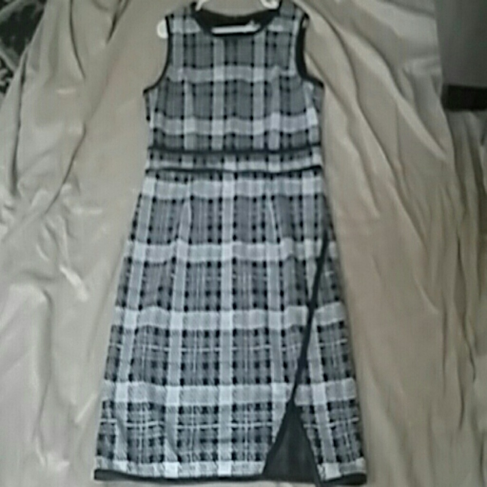 Black and white sleeveless dress faux leather trim
